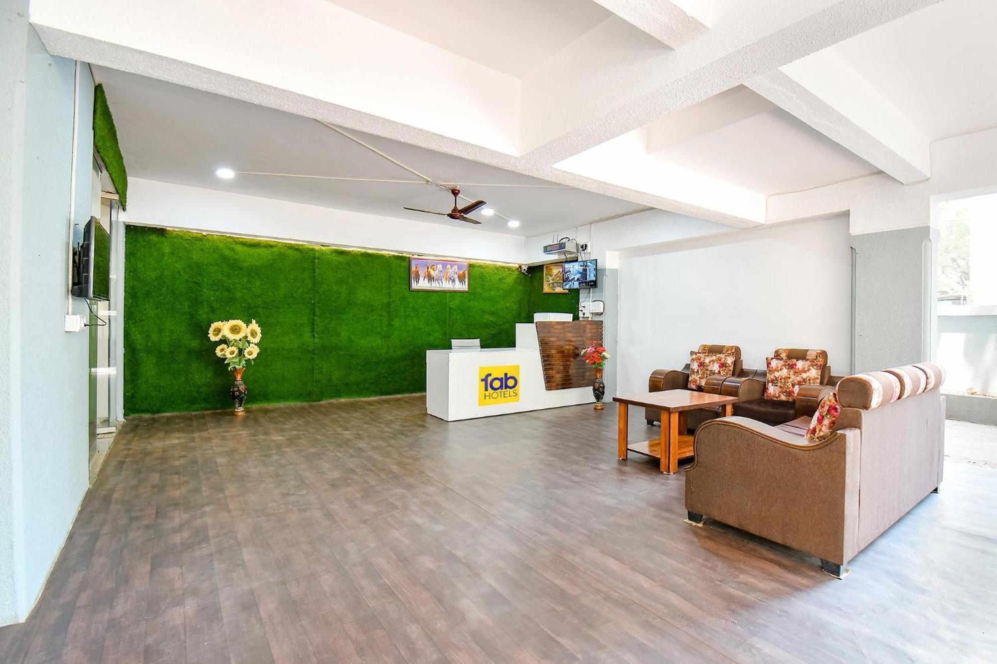 Fabhotel Skylight Studio Rooms - Nr Mcf Camp Пюн Екстериор снимка